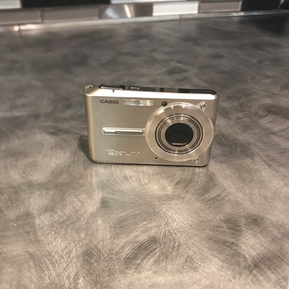 Casio Other - Casio Digital Camera Exilim EX-S600 6.0MP Silver UNIT ONLY